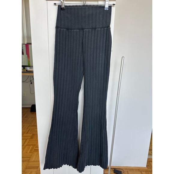Aerie Offline Original OG Ribbed Flare Gray Pinstripe Ruffle, Size S, EUC - Picture 1 of 4